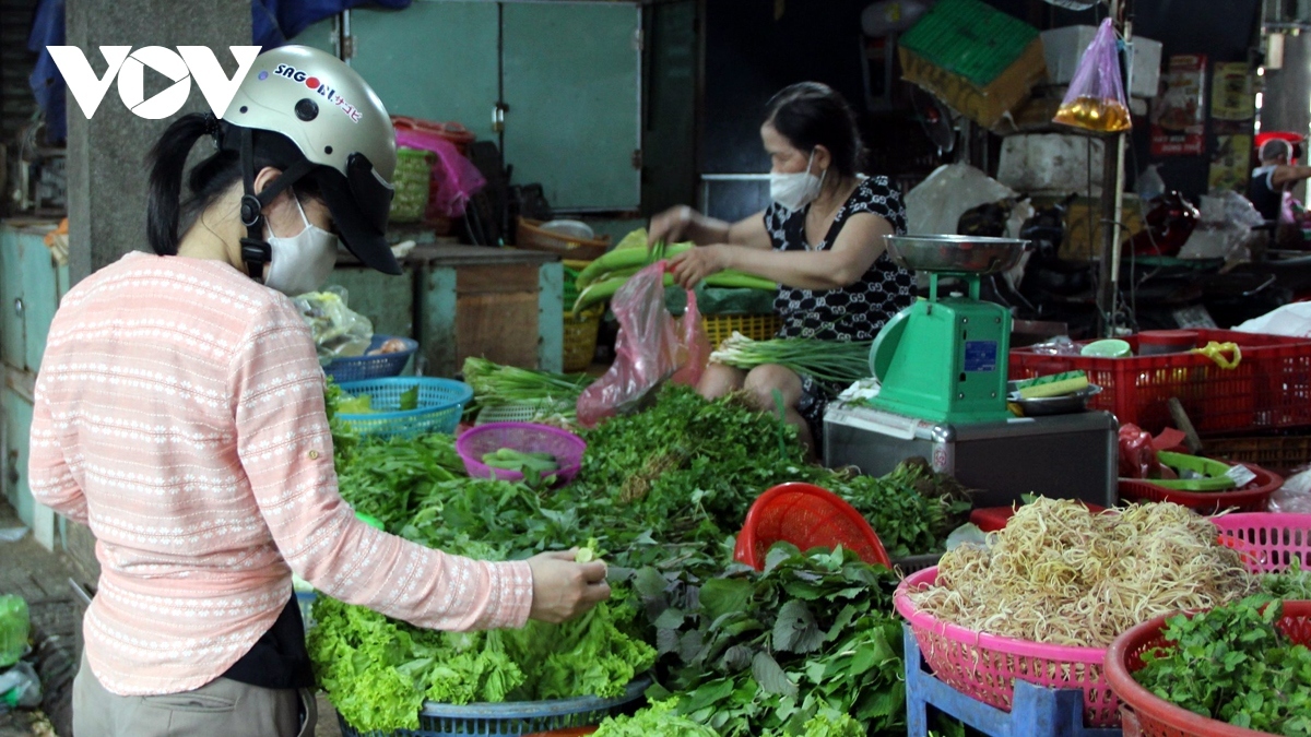 thue thu nhap ca nhan nguoi lam cong an luong dang gang guong den kiet suc hinh anh 1