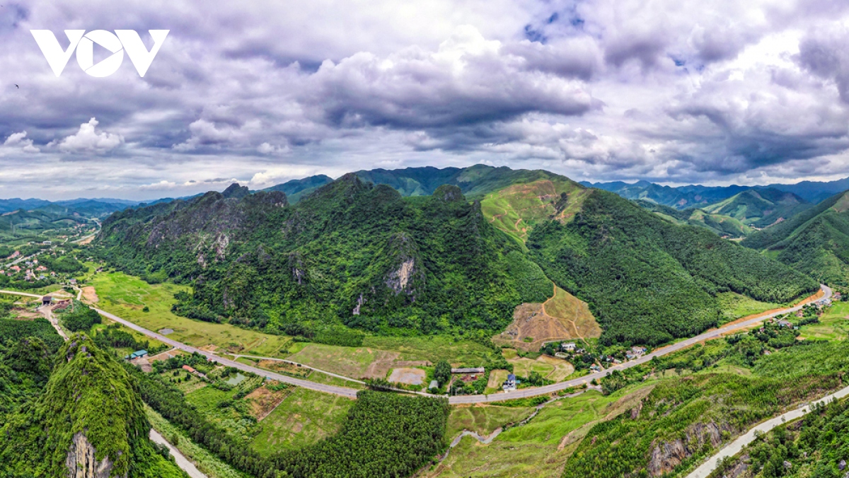 Duong huyet mach quang ninh-lang son nhung manh ghep dang thanh hinh hinh anh 1